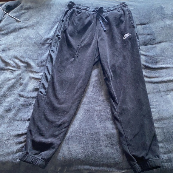 Black NIKE sweatpants - Picture 2 of 3